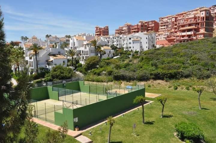Beautiful Apartment In Duquesa Suites And Gardens Castillo de Sabinillas Exterior photo