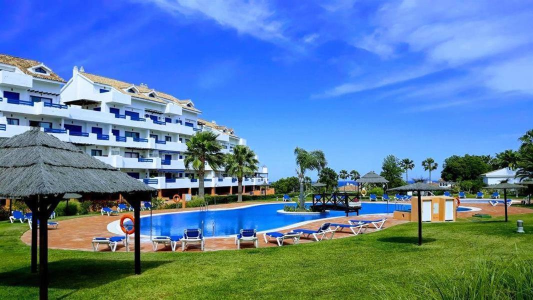 Beautiful Apartment In Duquesa Suites And Gardens Castillo de Sabinillas Exterior photo